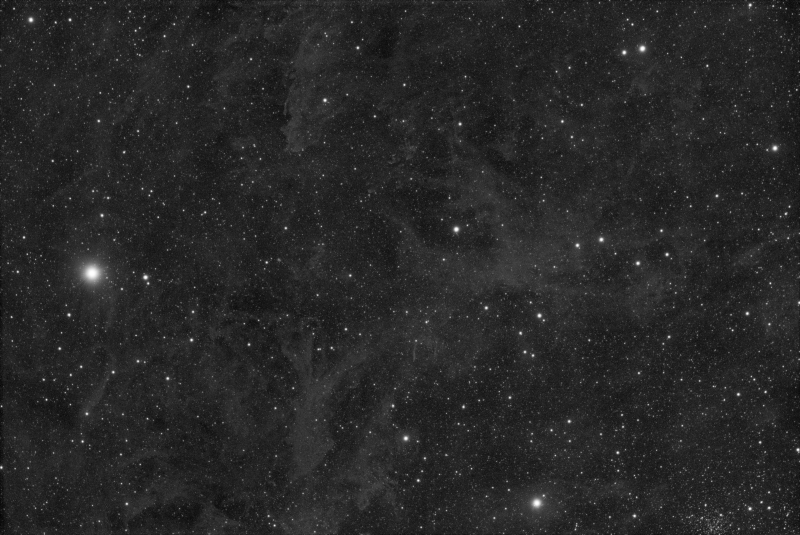Polaris+IFN - 61EDPH, ASI 2600, Sans Filtre 120.0s_Bin1_2600MC_gain100_20250501-003555_-10.0C - DSS_stretched_GraXpert - Reduction d'etoiles.01 - Niveau de Gris.png