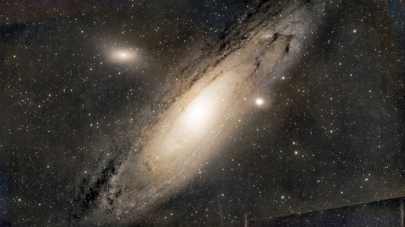 M_31_SVBony_SV555_apo_QHYminiCam8M_LRGB_photometrie_grad_green_denoised_S0_S1_Noise_sharp_satu_S3_recompo_gimp.jpg