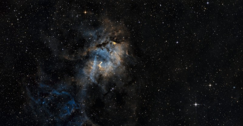 Sh2_132_SVBony_SV555_apo_QHYminiCam8M_SHO_2700_stacked_grad_SN0_S1_SCNR_SN2_S3_deconv_satu_recompo.jpg