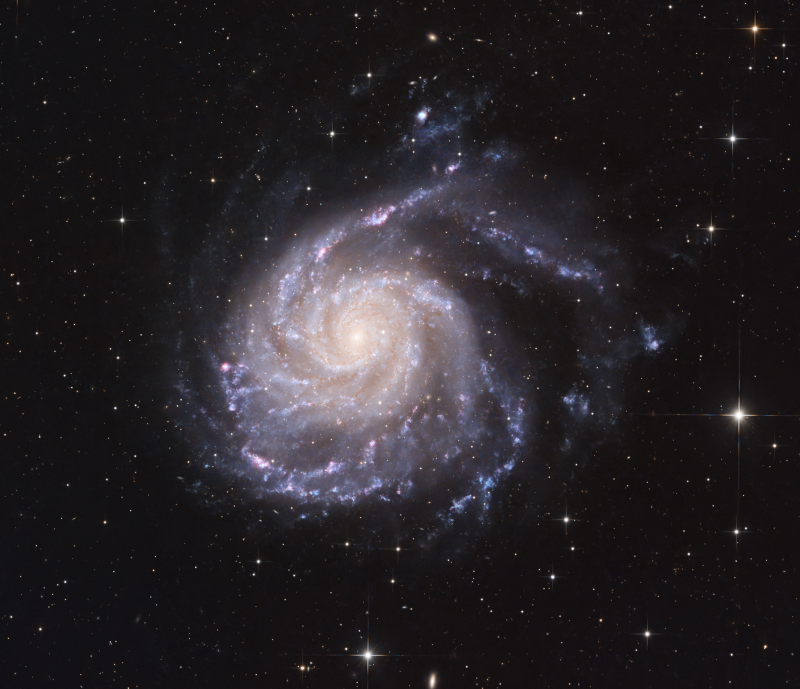 M101 60x180s Clear + 24x180s Triband zoom.png
