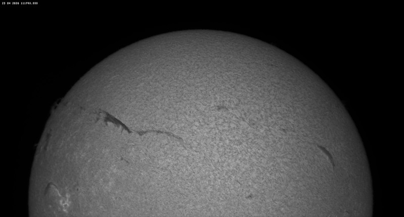 MOSAIQUE 01 - 2026-04-23-0917_7-S-G-Sun_Halpha_ZWO ASI585MM_Gain=175_Exposure=5.5ms_11_Gamma=30_Surface_30_Sharp20_B1.0_C1.0_S1_N1.jpg