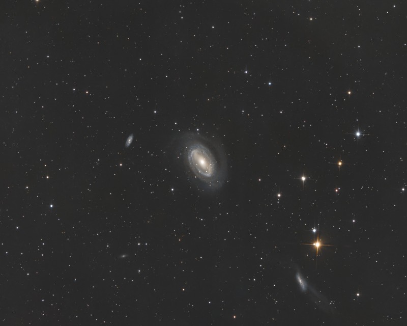 r_pp_NGC4725_stacked-crop.jpg