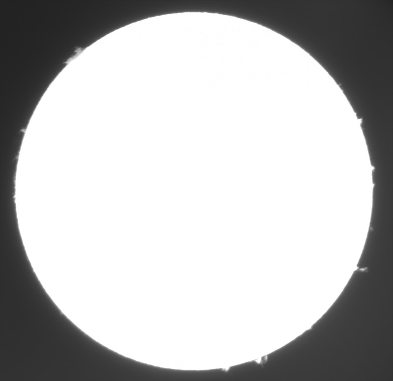 2026-05-01-0832_2-S-G-Sun_Halpha_ZWO ASI585MM_Gain=240_Exposure=18.5ms_5_Gamma=72_Surface_28_Sharp26_B1.0_C1.0_S1_N1.jpg
