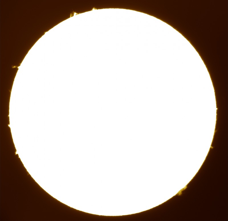 2026-05-01-0903_9-S-G-Sun_Halpha_ZWO ASI585MM_Gain=240_Exposure=18.5ms_12_Gamma=71_Surface_28_Sharp26_B1.0_C1.0_S1_N1_SUN.jpg