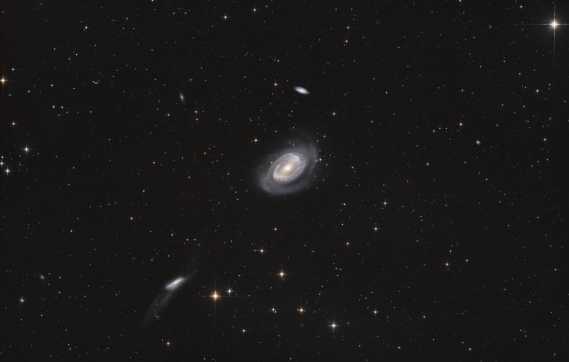 NGC4725 133x120s + 25x300s (Ha).jpg