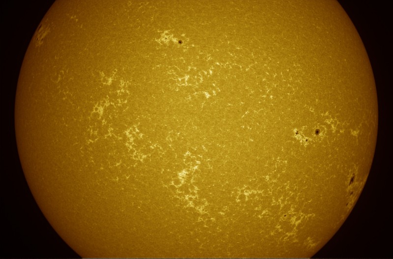 2026-05-24-0829_1-S-IR-Sun_ZWO ASI585MM_Gain=278_Exposure=7.2ms_2_Gamma=85(off)_Surface_28_Sharp29_B1.0_C1.0_S1_N1_SUN.jpg