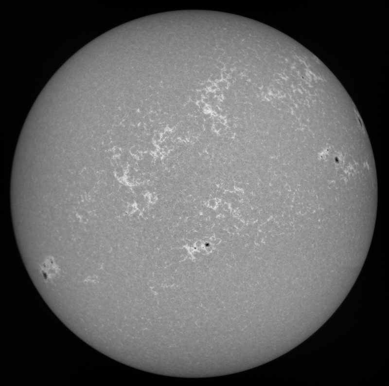 MOSAIQUE - Barlow X2 - 2026-05-23-0950_6-S-IR-Sun_ZWO ASI585MM_Gain=326_Exposure=7.2ms_5_Gamma=85(off)_Surface_30_Sharp20_B1.0_C1.0_S1_N1_stitch001.png