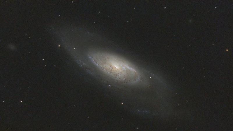M_106_C8_Uranus-C_PRO_FILTER_14400_stacked_VeraLux_Final_Recomposed.jpg