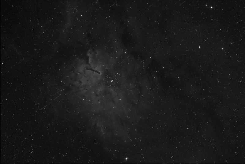 NGC6823 250 f3.8 2600M Ha_22x3m0s_3960s_WithDisplayStretch.jpg
