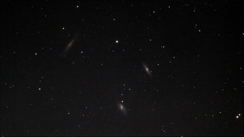 M65grp-Stack_125frames_500s_sv555.jpg